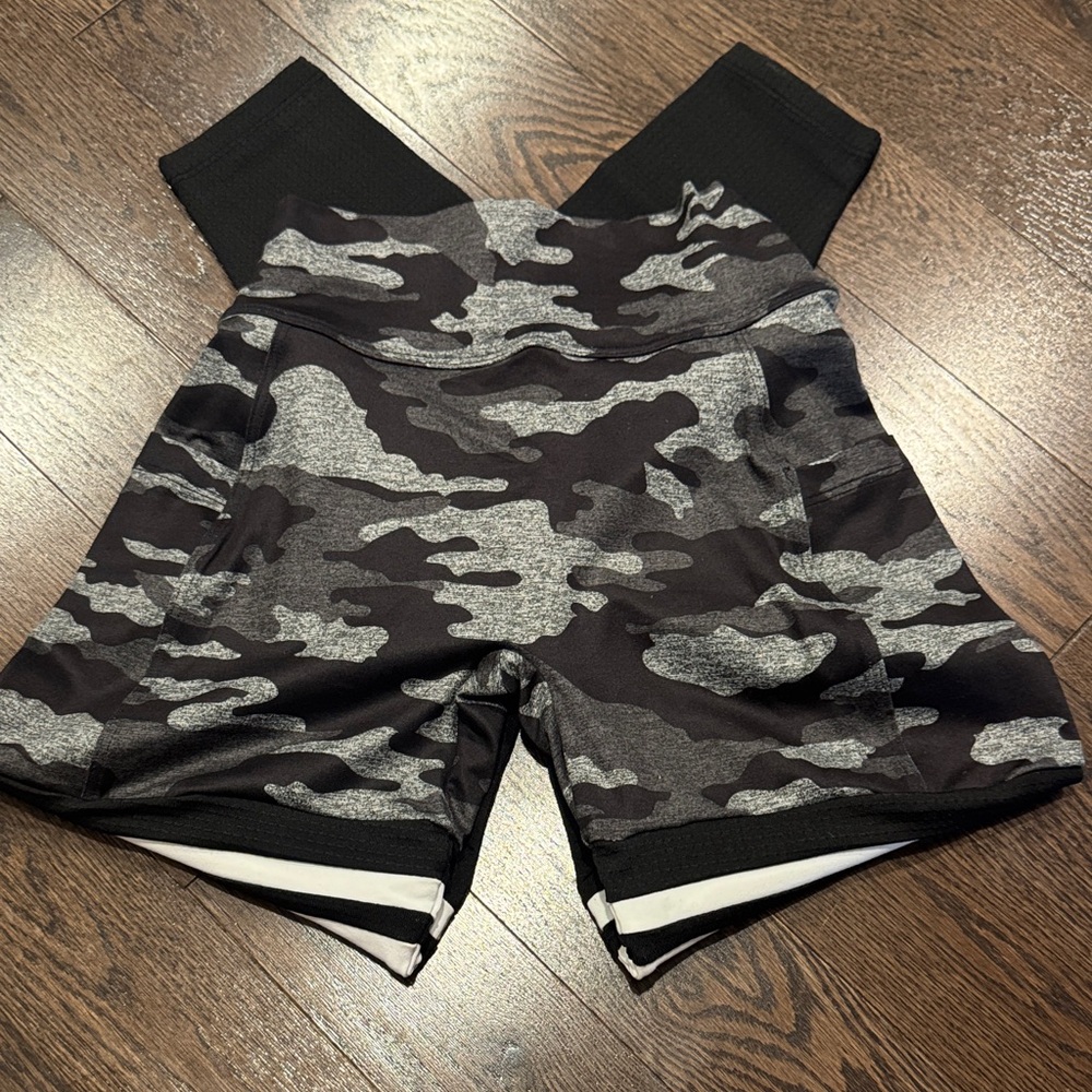 Bombshell Sportswear Camo thigh high leggings nwt